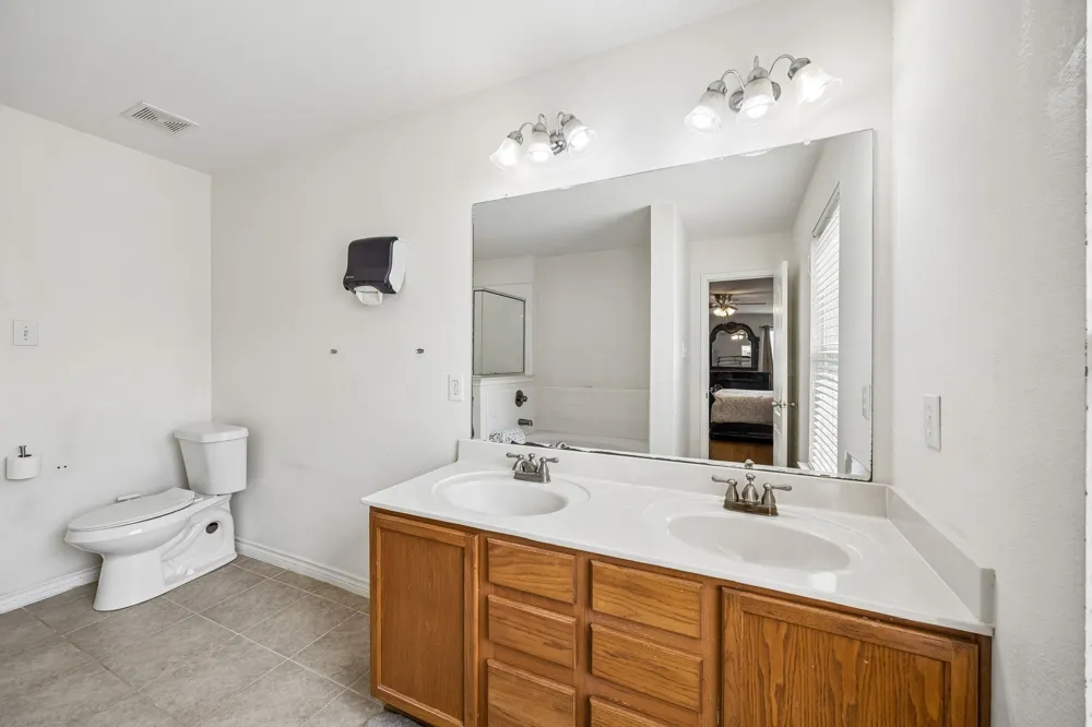 4706 Creekview Lane Balch Springs, TX 75180