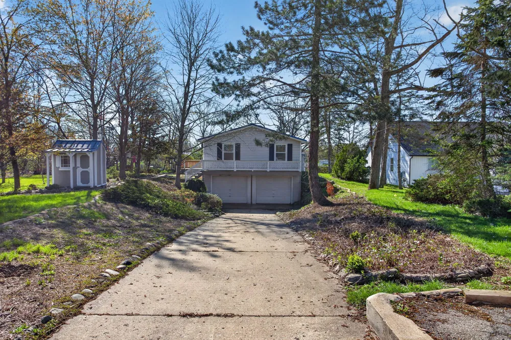 10791 Woodbrook Drive Cement City, MI 49233