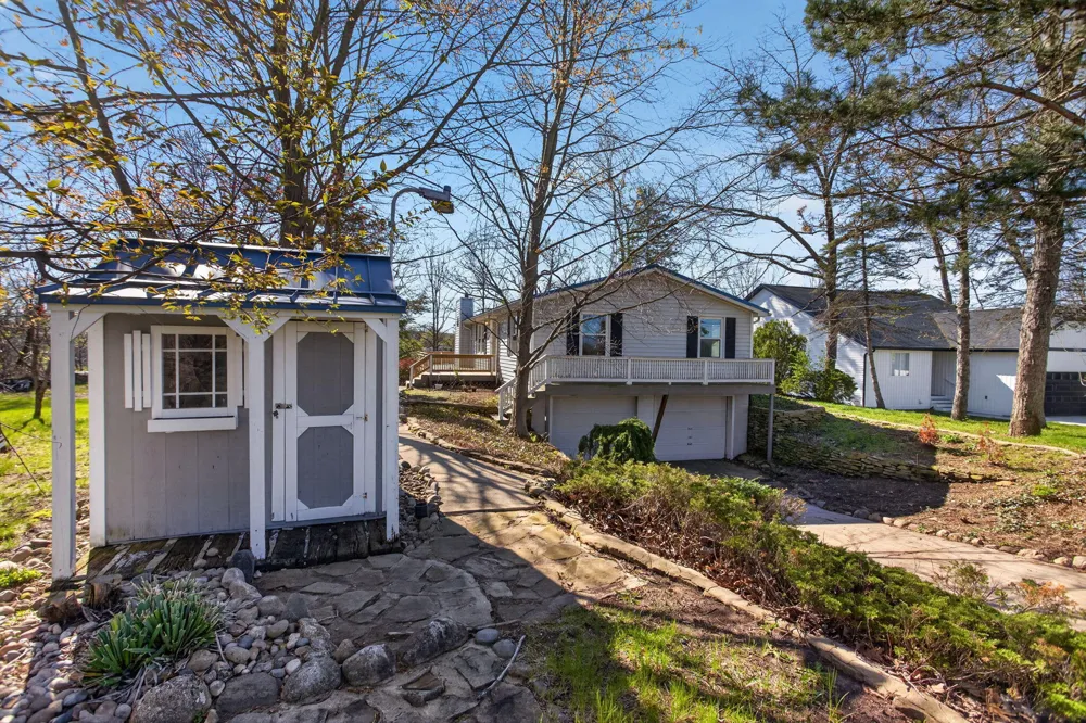 10791 Woodbrook Drive Cement City, MI 49233