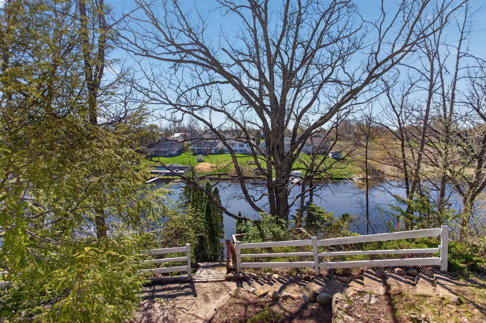 10791 Woodbrook Drive Cement City, MI 49233