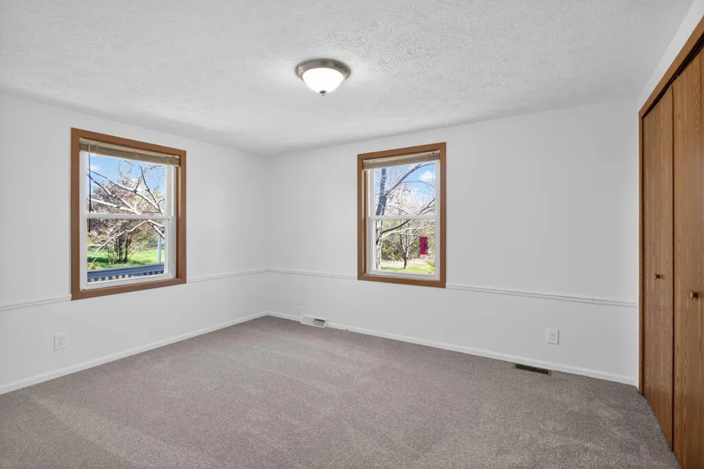 10791 Woodbrook Drive Cement City, MI 49233