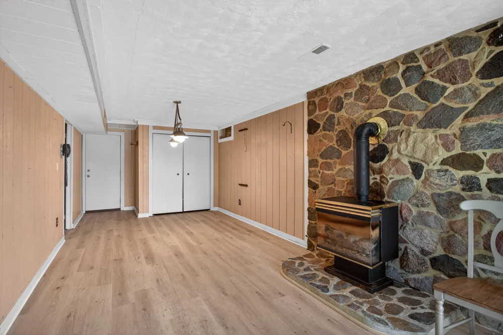 10791 Woodbrook Drive Cement City, MI 49233