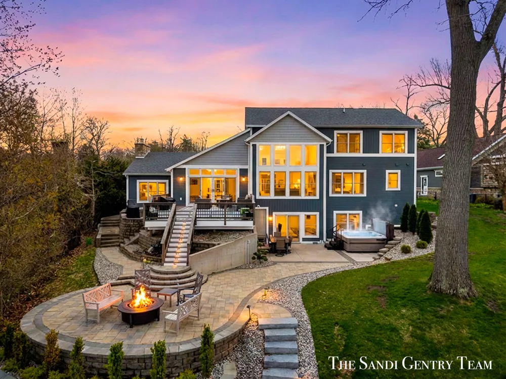 7 Circle Drive Fruitport, MI 49415