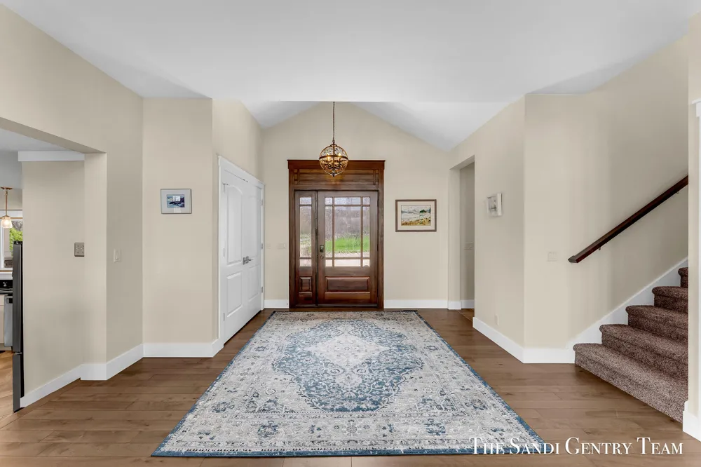 7 Circle Drive Fruitport, MI 49415