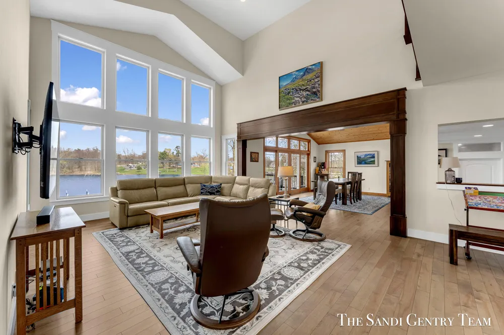 7 Circle Drive Fruitport, MI 49415