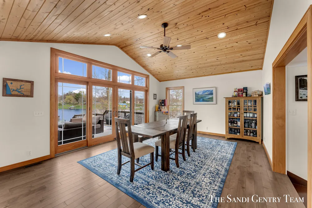 7 Circle Drive Fruitport, MI 49415