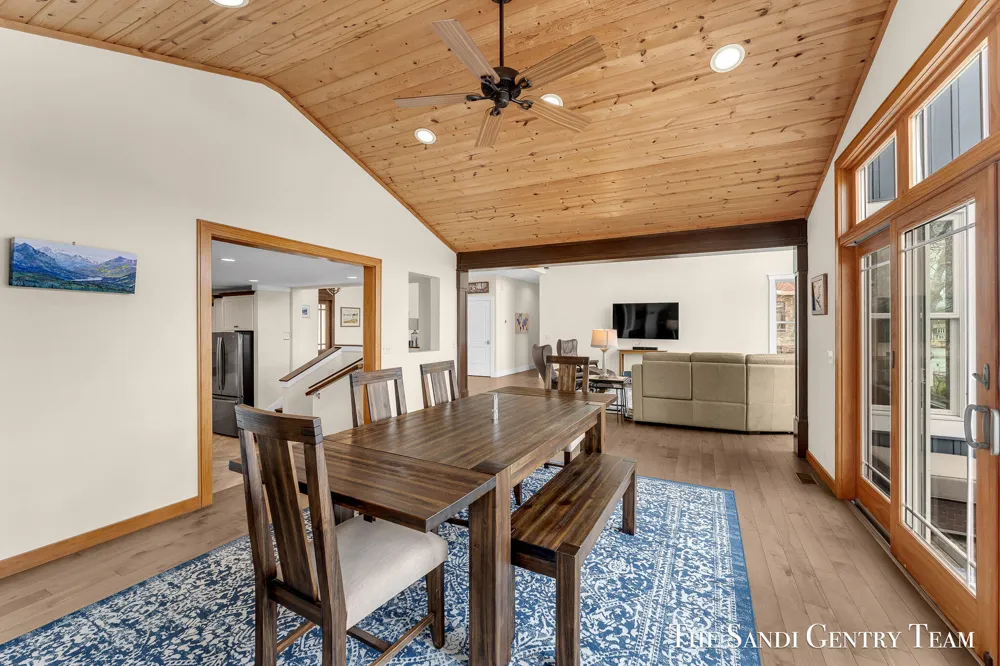 7 Circle Drive Fruitport, MI 49415