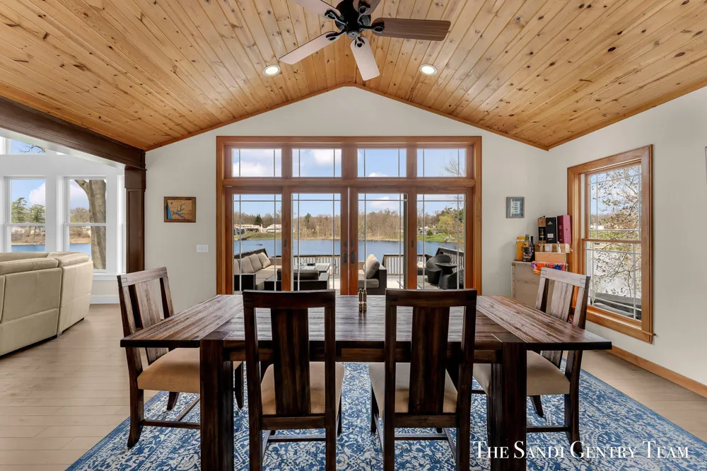 7 Circle Drive Fruitport, MI 49415