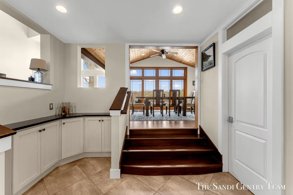7 Circle Drive Fruitport, MI 49415