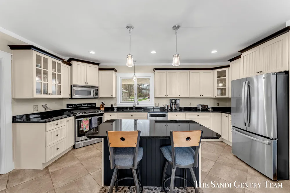 7 Circle Drive Fruitport, MI 49415