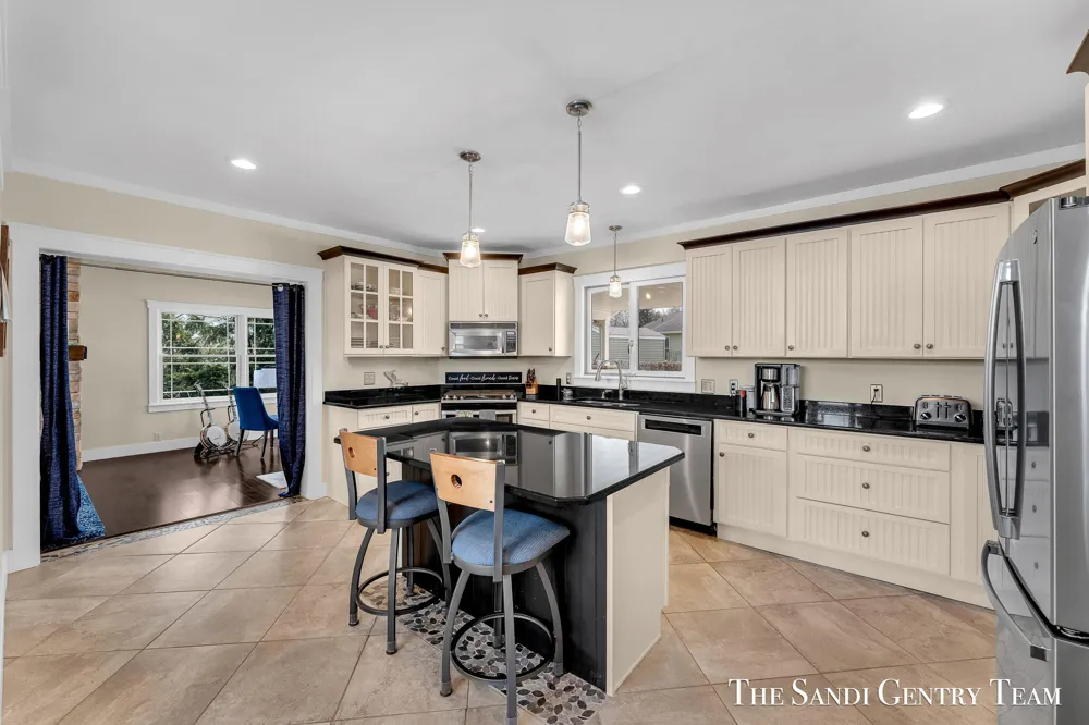 7 Circle Drive Fruitport, MI 49415