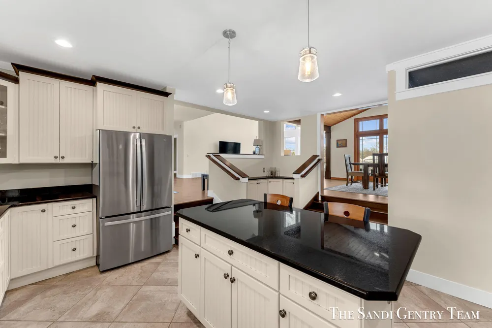 7 Circle Drive Fruitport, MI 49415