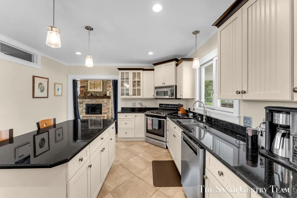 7 Circle Drive Fruitport, MI 49415
