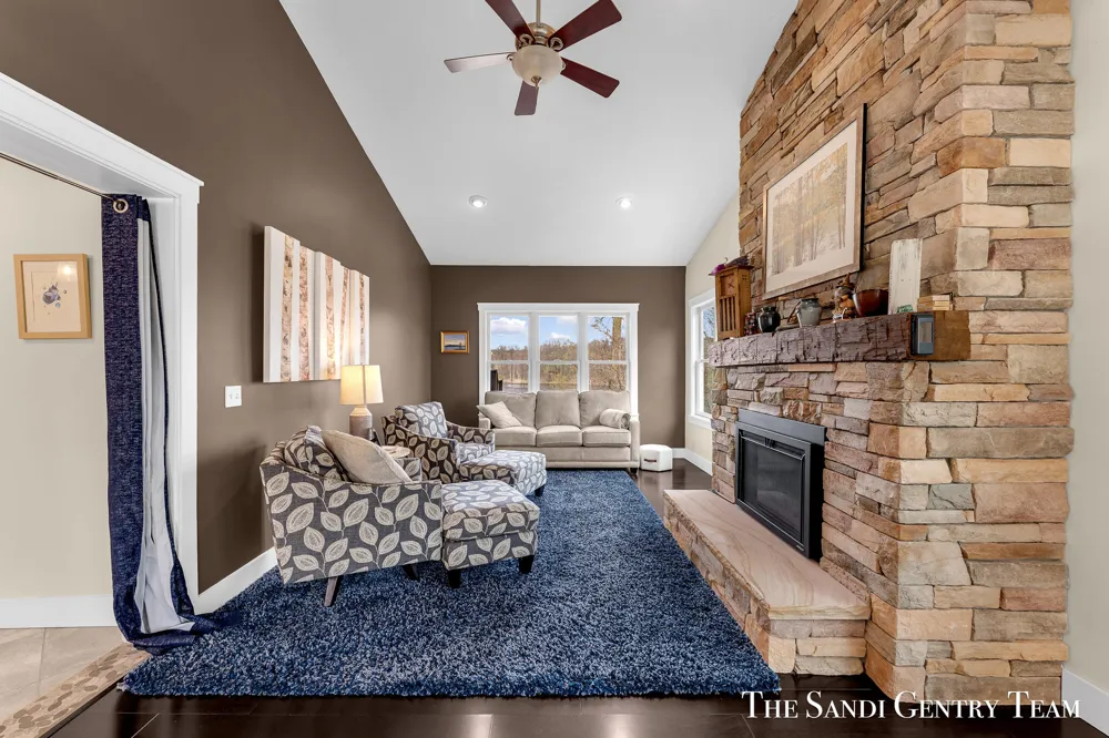 7 Circle Drive Fruitport, MI 49415