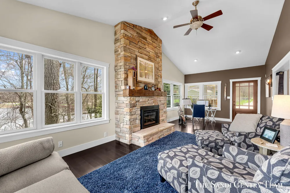 7 Circle Drive Fruitport, MI 49415