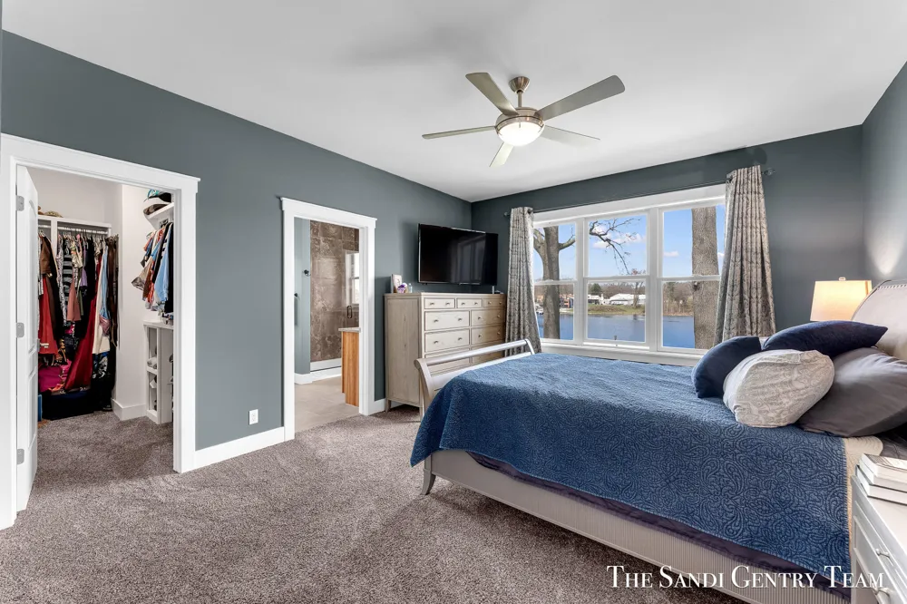 7 Circle Drive Fruitport, MI 49415