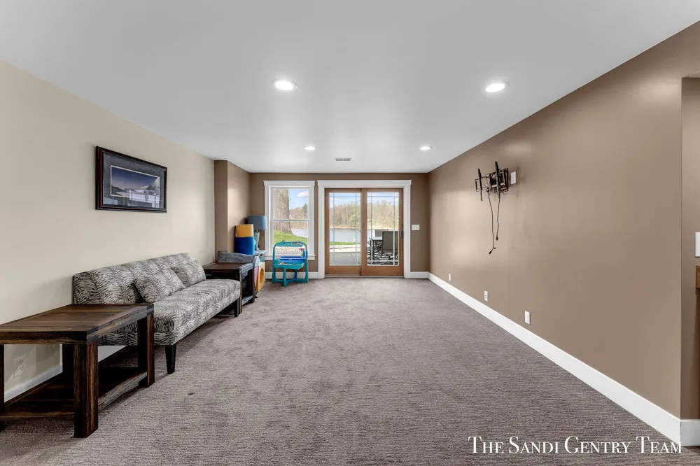 7 Circle Drive Fruitport, MI 49415