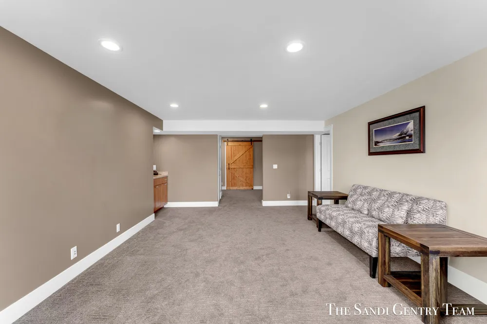 7 Circle Drive Fruitport, MI 49415