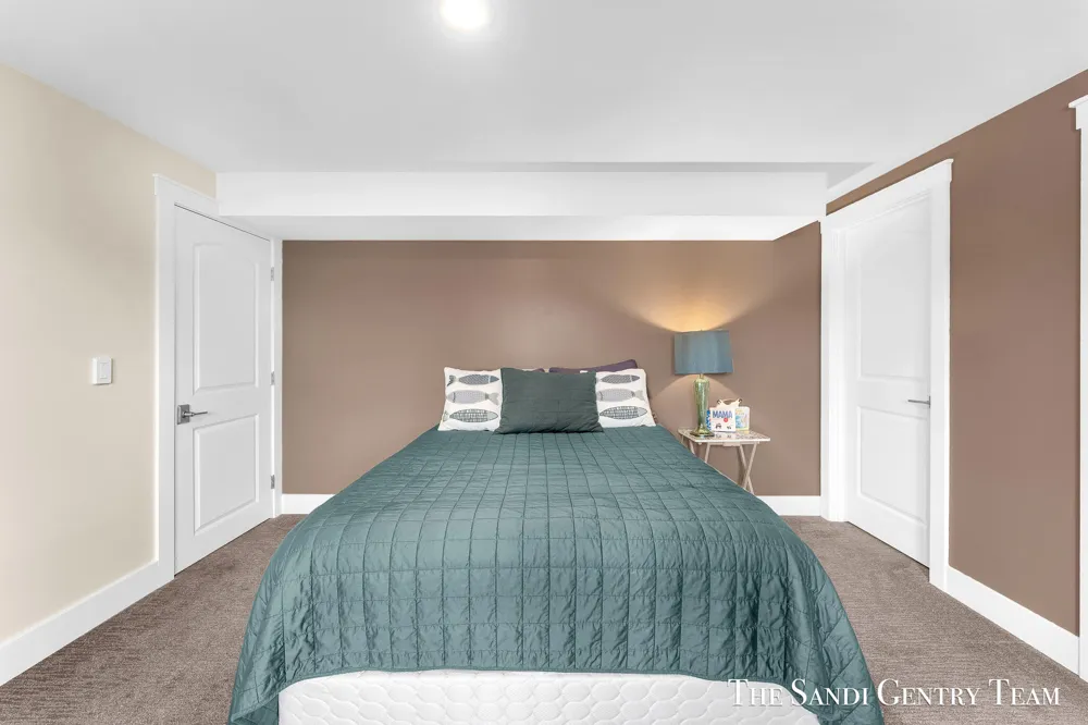 7 Circle Drive Fruitport, MI 49415