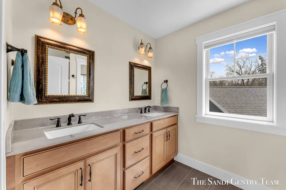 7 Circle Drive Fruitport, MI 49415