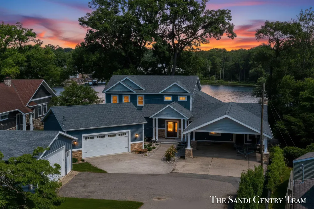 7 Circle Drive Fruitport, MI 49415