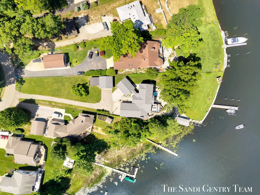7 Circle Drive Fruitport, MI 49415