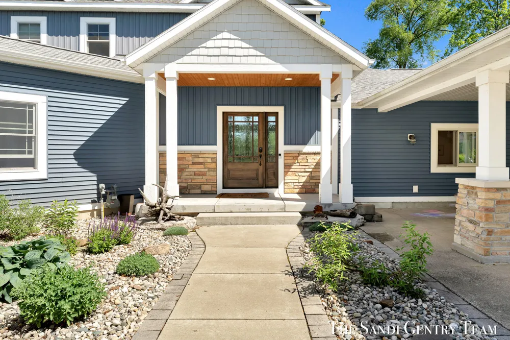 7 Circle Drive Fruitport, MI 49415