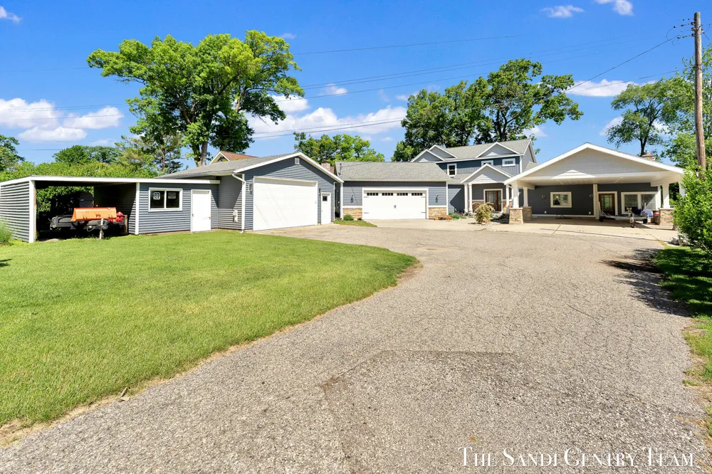 7 Circle Drive Fruitport, MI 49415