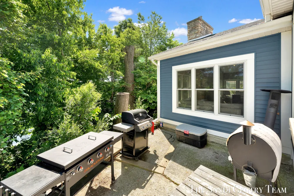 7 Circle Drive Fruitport, MI 49415