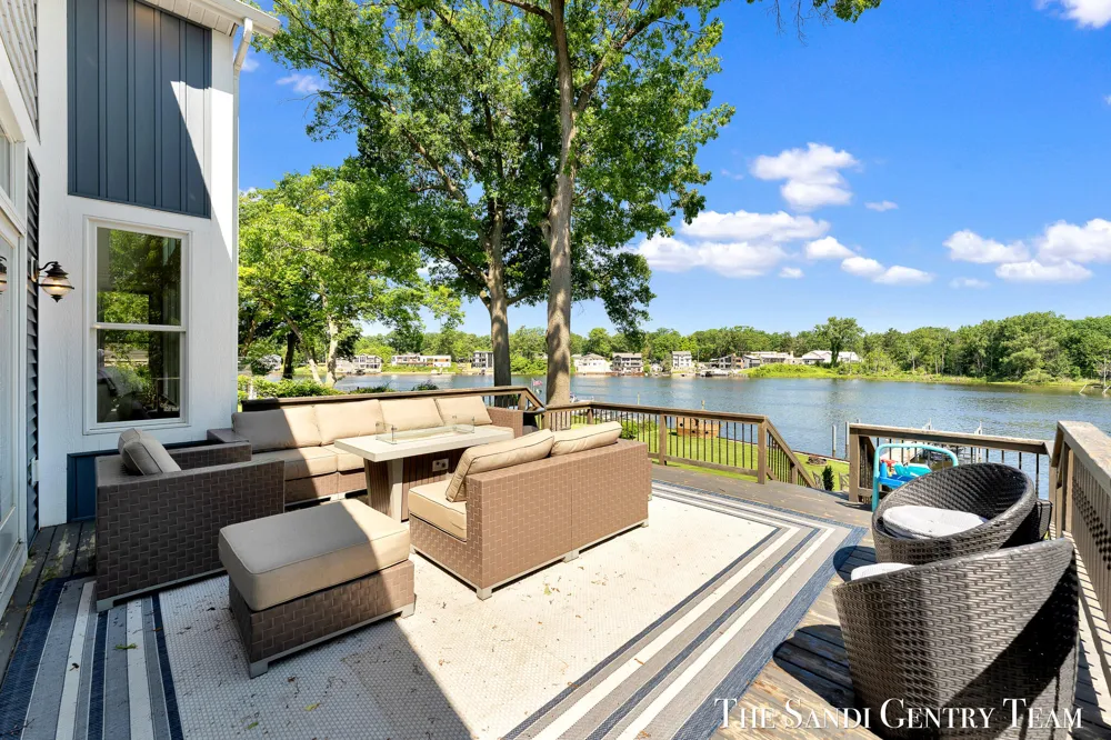 7 Circle Drive Fruitport, MI 49415
