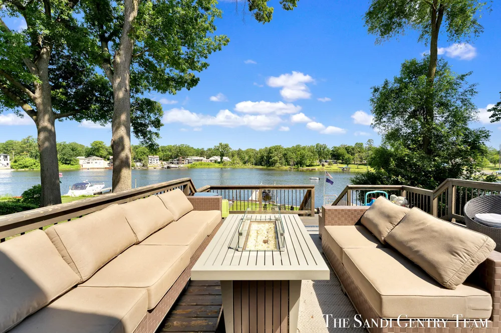 7 Circle Drive Fruitport, MI 49415