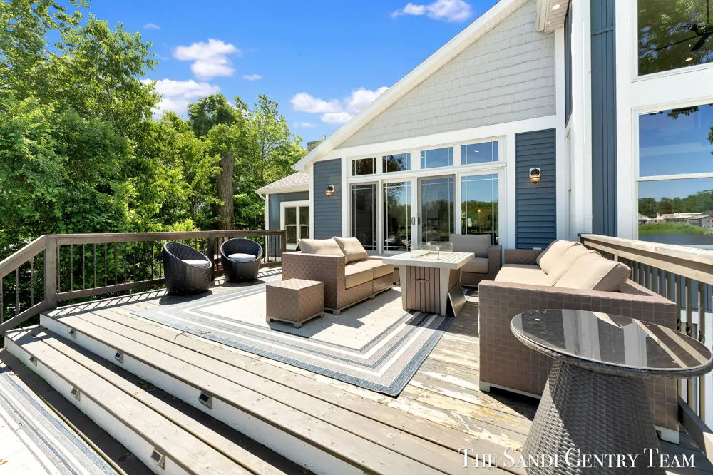 7 Circle Drive Fruitport, MI 49415
