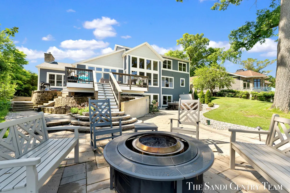 7 Circle Drive Fruitport, MI 49415