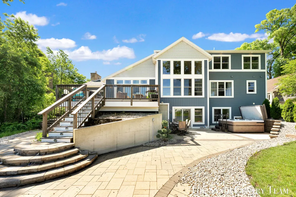 7 Circle Drive Fruitport, MI 49415