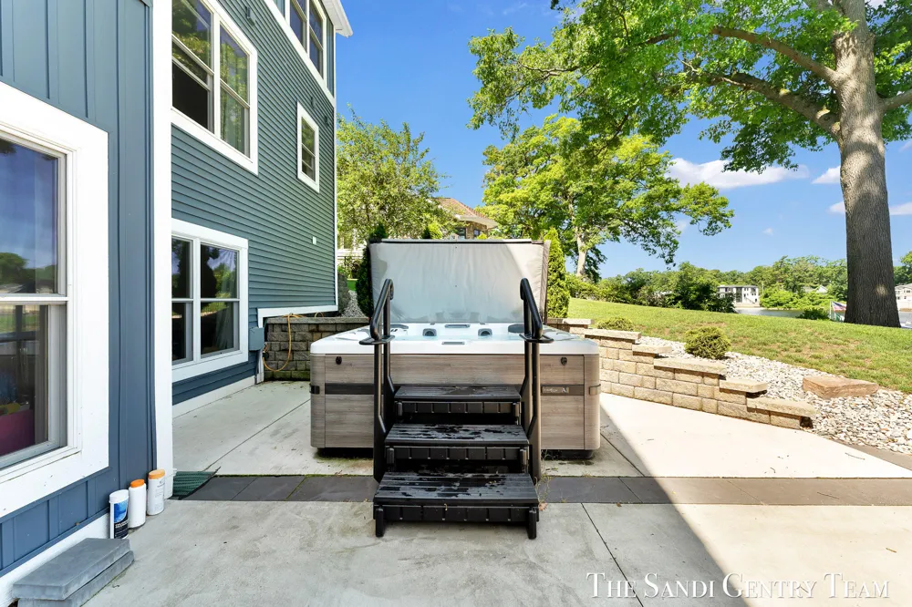 7 Circle Drive Fruitport, MI 49415