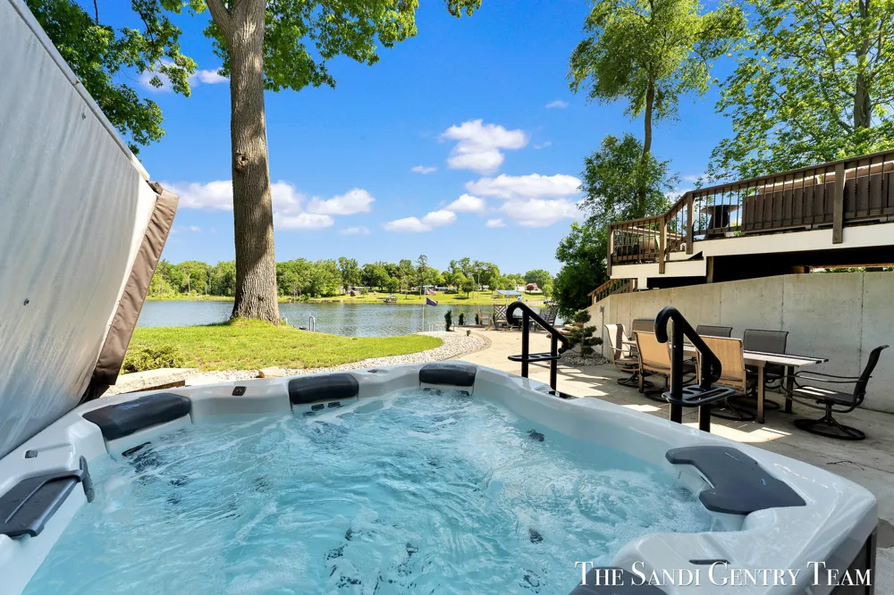 7 Circle Drive Fruitport, MI 49415