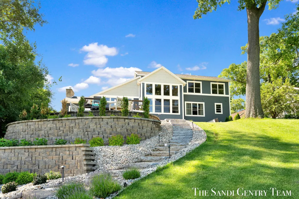 7 Circle Drive Fruitport, MI 49415