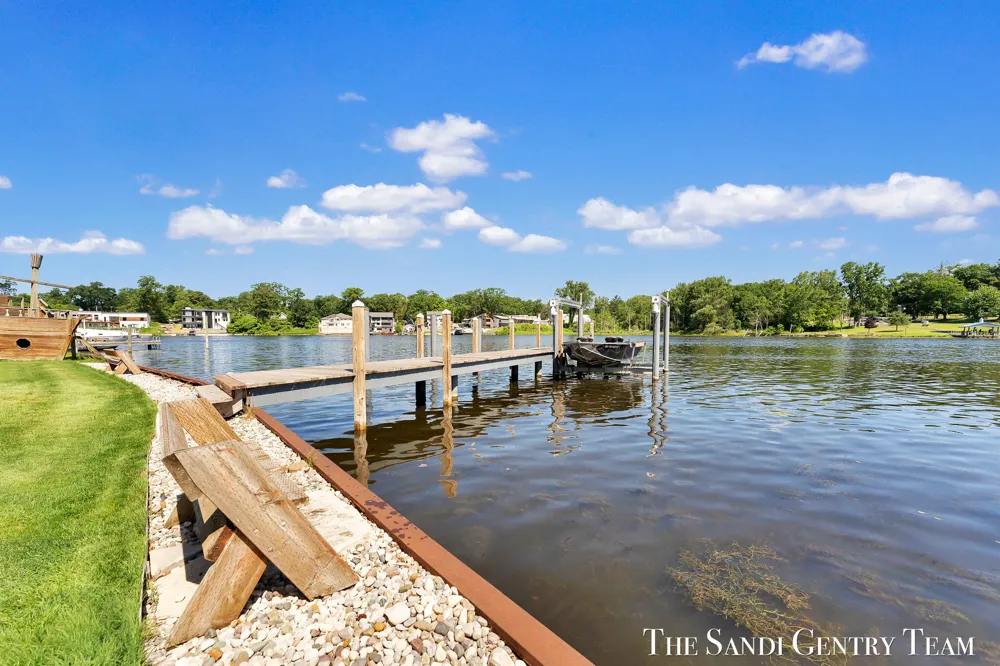 7 Circle Drive Fruitport, MI 49415