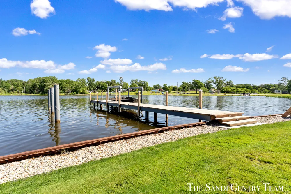7 Circle Drive Fruitport, MI 49415