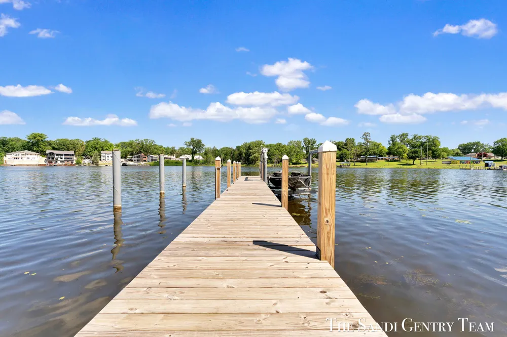 7 Circle Drive Fruitport, MI 49415