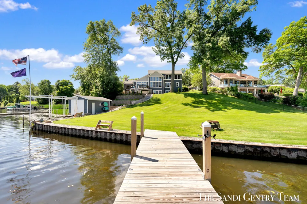 7 Circle Drive Fruitport, MI 49415