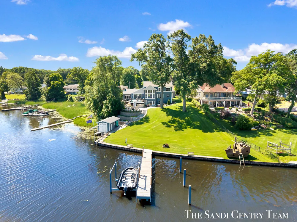 7 Circle Drive Fruitport, MI 49415