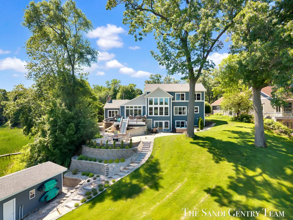 7 Circle Drive Fruitport, MI 49415