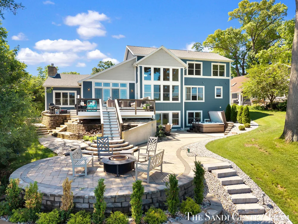 7 Circle Drive Fruitport, MI 49415