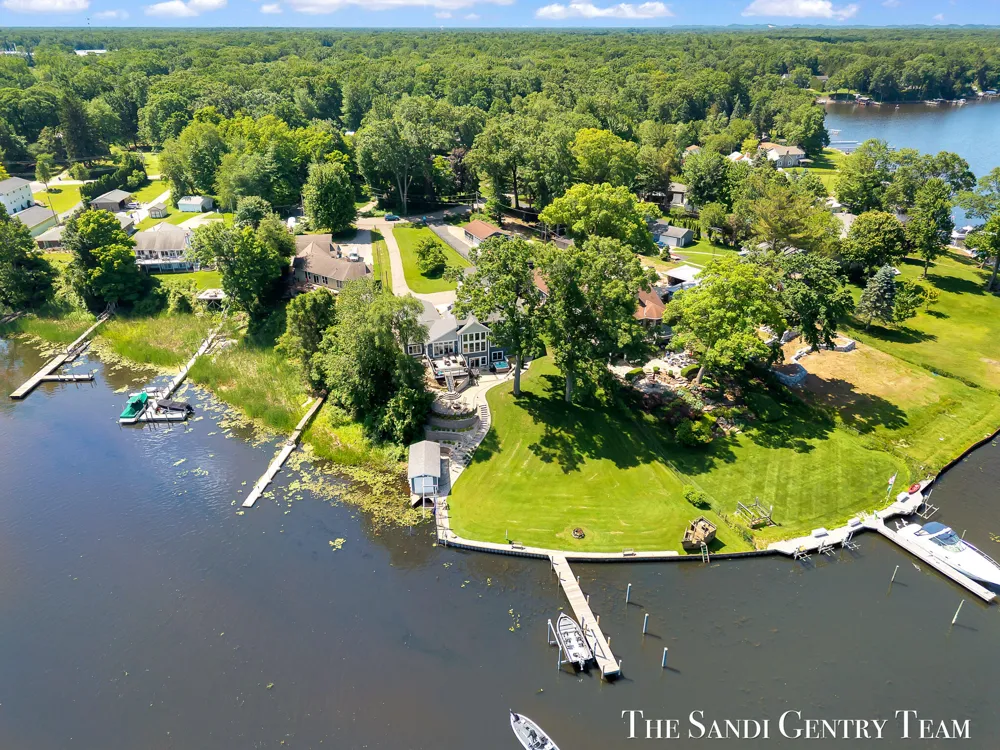 7 Circle Drive Fruitport, MI 49415