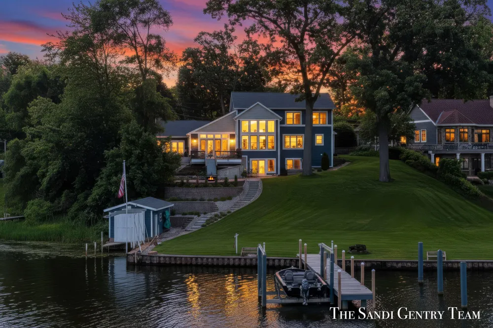 7 Circle Drive Fruitport, MI 49415