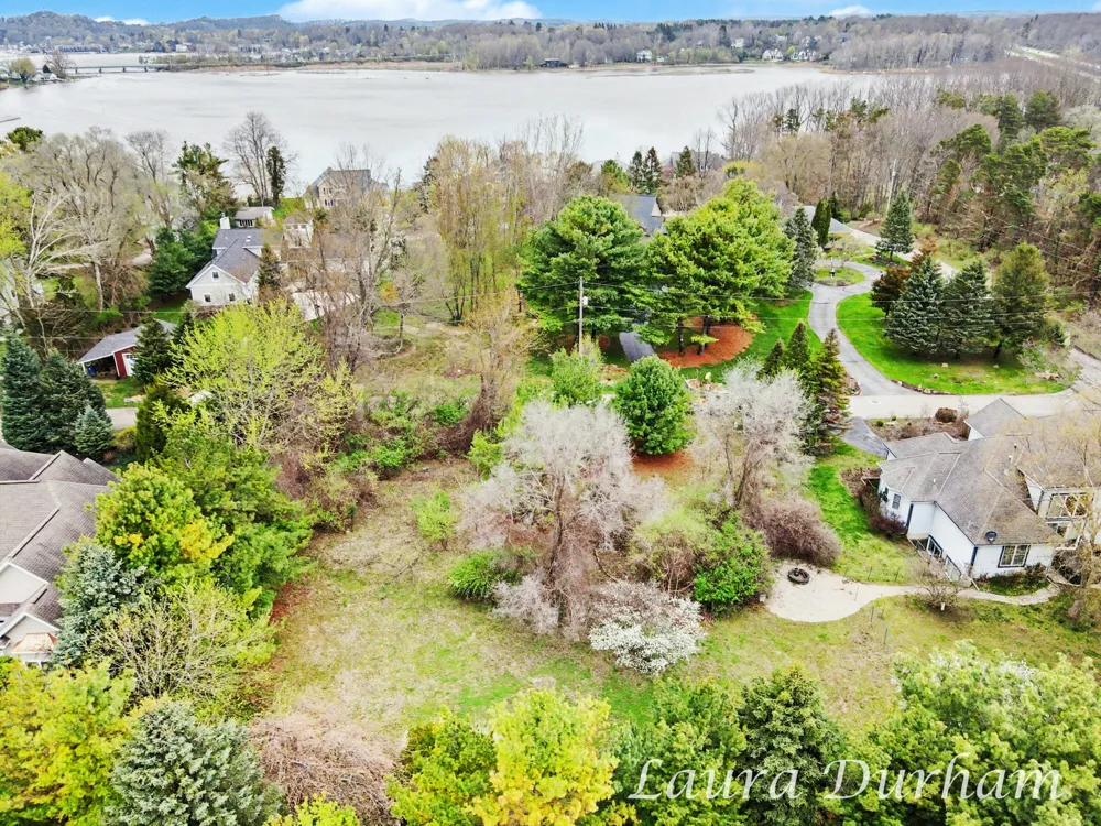 289 Crest Douglas, MI 49406