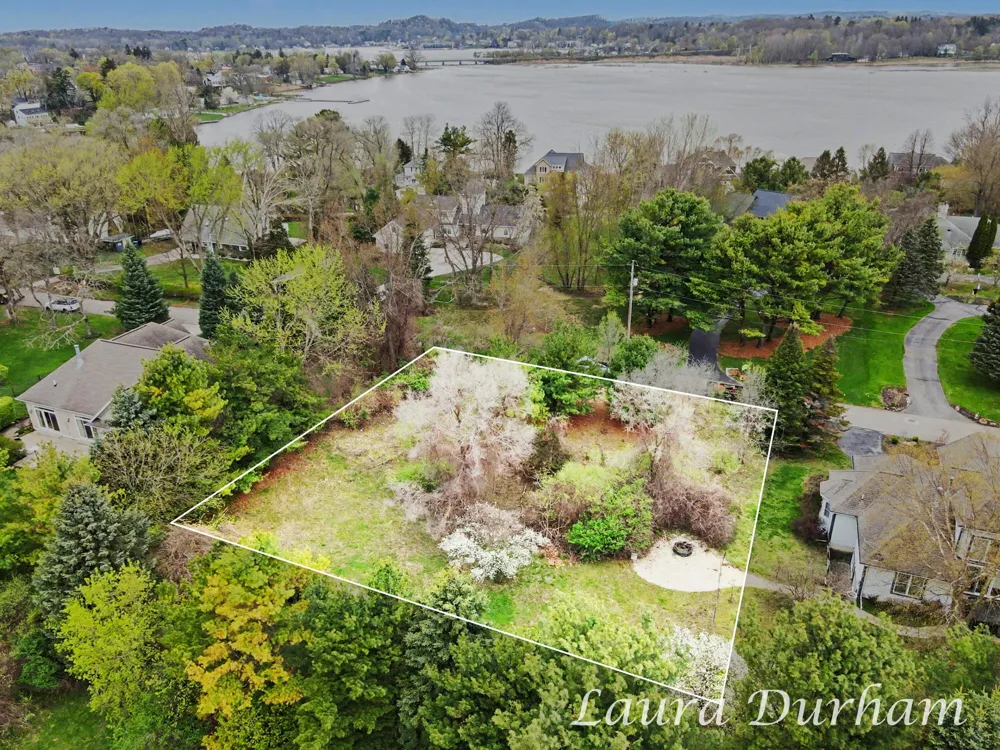 289 Crest Douglas, MI 49406