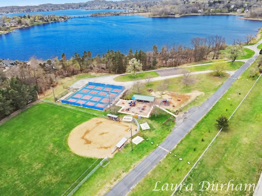 289 Crest Douglas, MI 49406