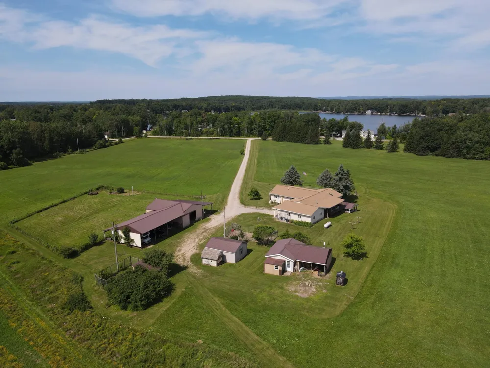2812 Shoreline Drive Lupton, MI 48635
